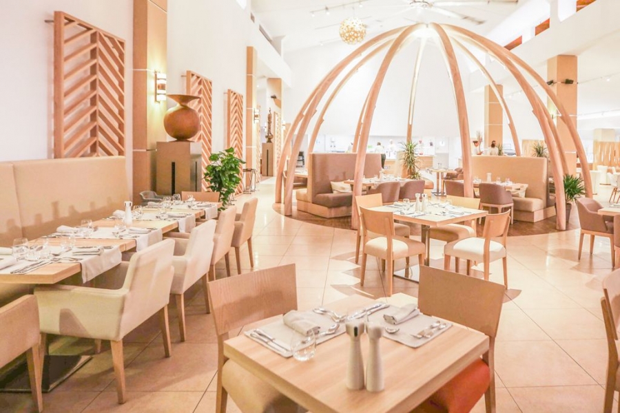 Le Dome resto 1.jpg